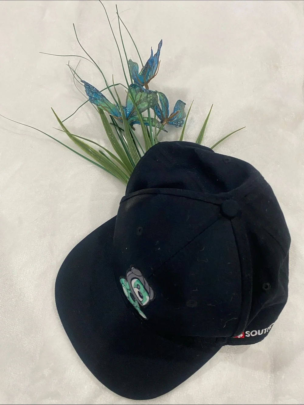 SOUTHPOLE Black Cap with Red Logo Accent